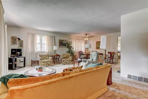 2109 Westview Dr, Springfield, IL 62704 photo 4