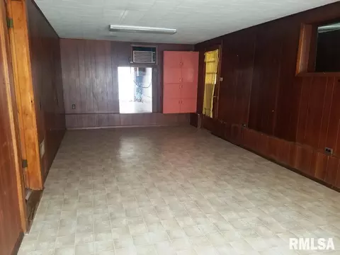 1122 W Carroll St, Macomb, IL 61455 photo 4