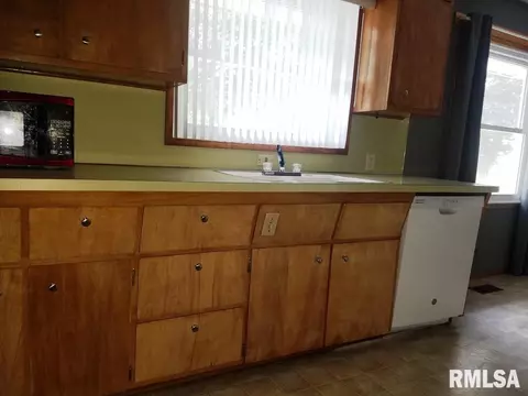 1122 W Carroll St, Macomb, IL 61455 photo 5