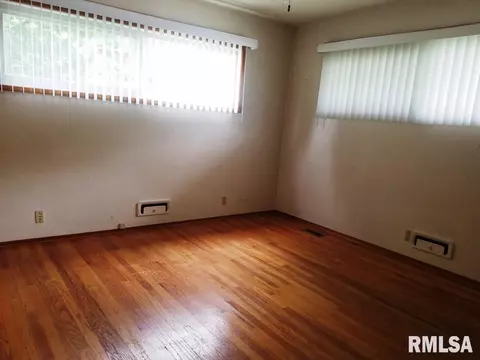 1122 W Carroll St, Macomb, IL 61455 photo 9