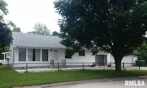 1122 W Carroll St, Macomb, IL 61455 photo 1