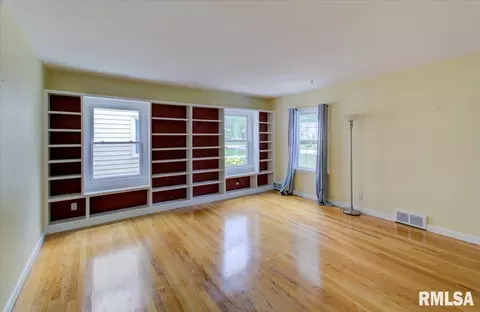 2436 S State St, Springfield, IL 62704 photo 6