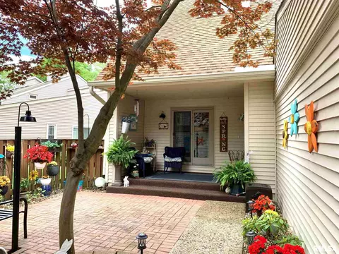 4 Country Pl, Springfield, IL 62703 photo 1