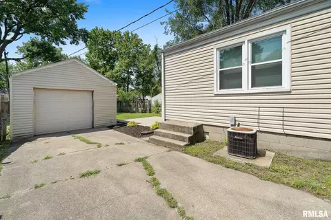2272 E Keys Ave, Springfield, IL 62702 photo 4