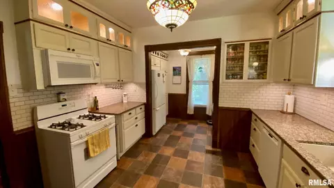 433 Walnut St, Dawson, IL 62520 photo 9