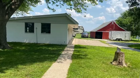 433 Walnut St, Dawson, IL 62520 photo 34