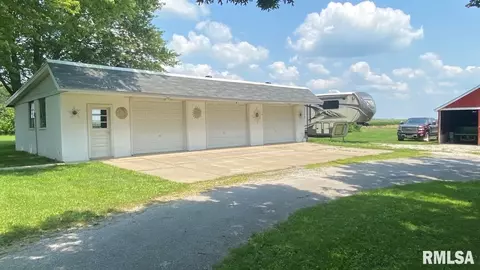 433 Walnut St, Dawson, IL 62520 photo 32