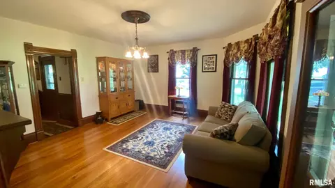 433 Walnut St, Dawson, IL 62520 photo 3