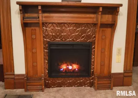 433 Walnut St, Dawson, IL 62520 photo 8