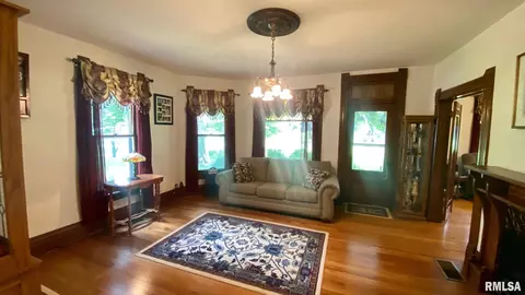 433 Walnut St, Dawson, IL 62520 photo 2