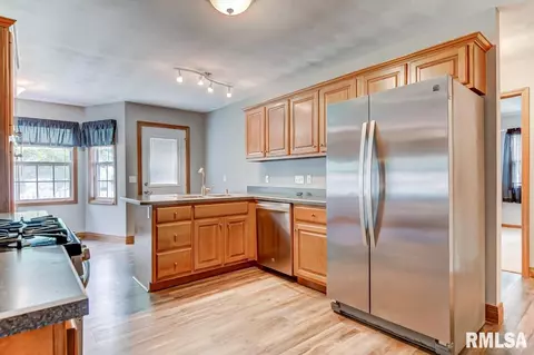 2415 Hampton Dr, Chatham, IL 62629 photo 5