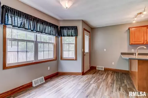 2415 Hampton Dr, Chatham, IL 62629 photo 9