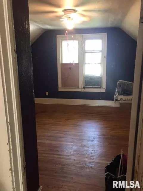 1117 N Walnut St, Springfield, IL 62702 photo 7