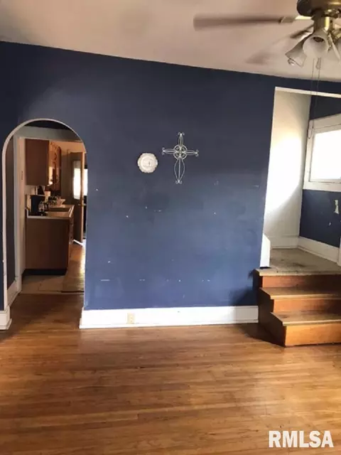 1117 N Walnut St, Springfield, IL 62702 photo 6