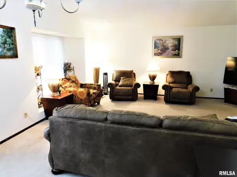 2824 Ticonderoga Dr, Springfield, IL 62704 photo 3