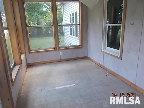 102 E Pine St, Tallula, IL 62688 photo 2
