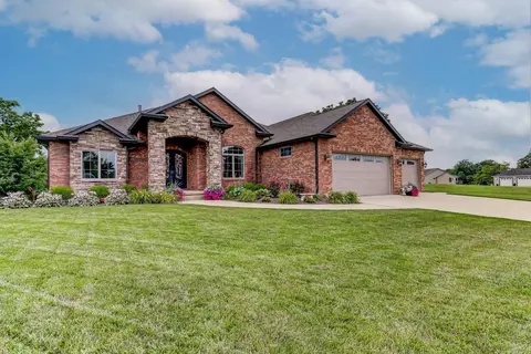 5832 Hedley Rd, Springfield, IL 62711 photo 2