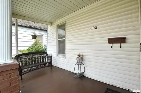 908 E Reservoir St, Springfield, IL 62702 photo 5