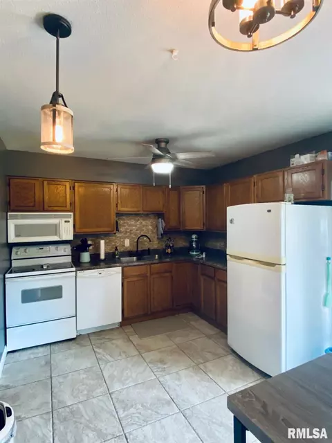 2076 Stonehenge Rd, Springfield, IL 62702 photo 5