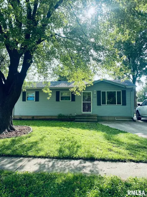 2076 Stonehenge Rd, Springfield, IL 62702 photo 1