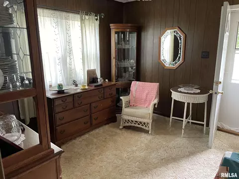 627 E Wood Ave, Springfield, IL 62702 photo 3