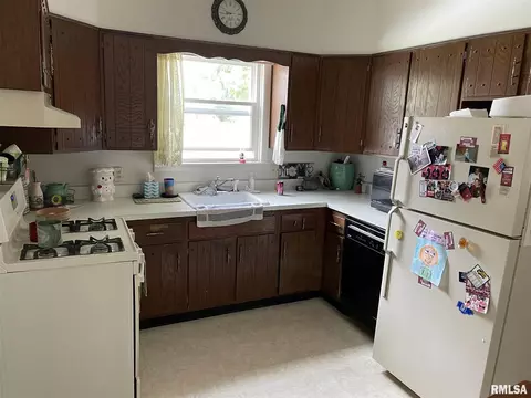 627 E Wood Ave, Springfield, IL 62702 photo 2