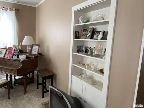 627 E Wood Ave, Springfield, IL 62702 photo 5