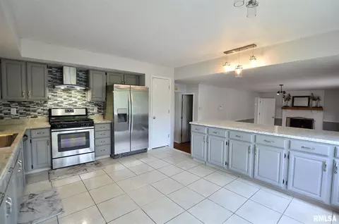 2305 S Park Dr, Springfield, IL 62704 photo 9