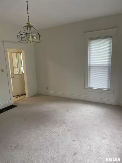 1420 Carolina Ave, Springfield, IL 62702 photo 2
