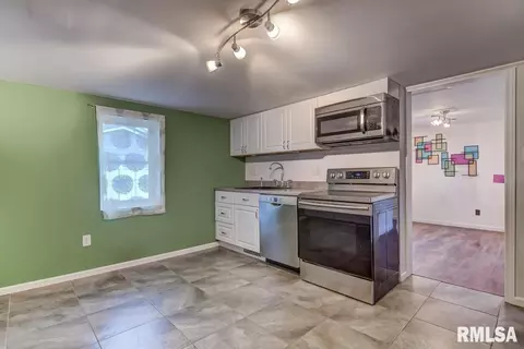 212 S Main St, Athens, IL 62613 photo 6