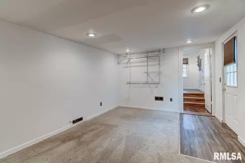212 S Main St, Athens, IL 62613 photo 14