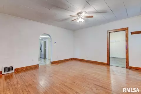 212 S Main St, Athens, IL 62613 photo 5