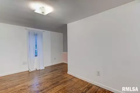 212 S Main St, Athens, IL 62613 photo 17
