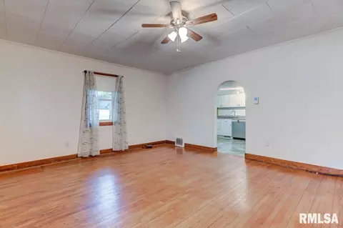 212 S Main St, Athens, IL 62613 photo 2
