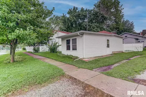 212 S Main St, Athens, IL 62613 photo 27