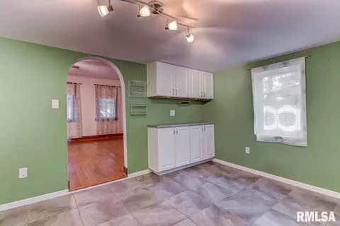 212 S Main St, Athens, IL 62613 photo 9