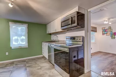 212 S Main St, Athens, IL 62613 photo 8
