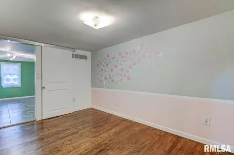 212 S Main St, Athens, IL 62613 photo 15