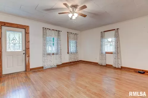 212 S Main St, Athens, IL 62613 photo 3