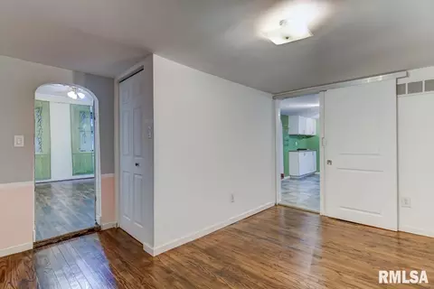 212 S Main St, Athens, IL 62613 photo 16