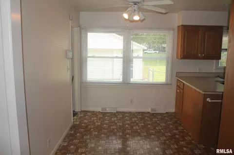 2416 Queensway Rd, Springfield, IL 62703 photo 7