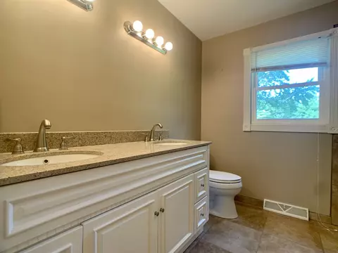 809 Roanoke Dr, Springfield, IL 62702 photo 23