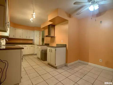 809 Roanoke Dr, Springfield, IL 62702 photo 15