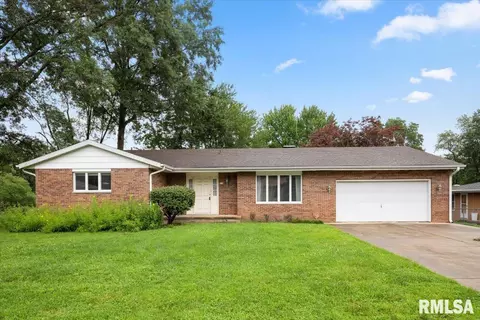 911 E Washington St, Riverton, IL 62561 photo 1