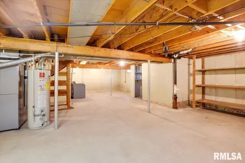 911 E Washington St, Riverton, IL 62561 photo 17