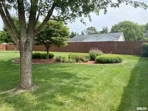 806 W Monroe St, Athens, IL 62613 photo 38
