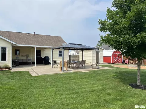 806 W Monroe St, Athens, IL 62613 photo 44