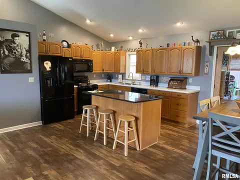 806 W Monroe St, Athens, IL 62613 photo 9