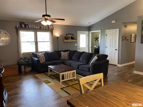 806 W Monroe St, Athens, IL 62613 photo 7