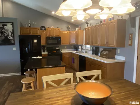 806 W Monroe St, Athens, IL 62613 photo 13